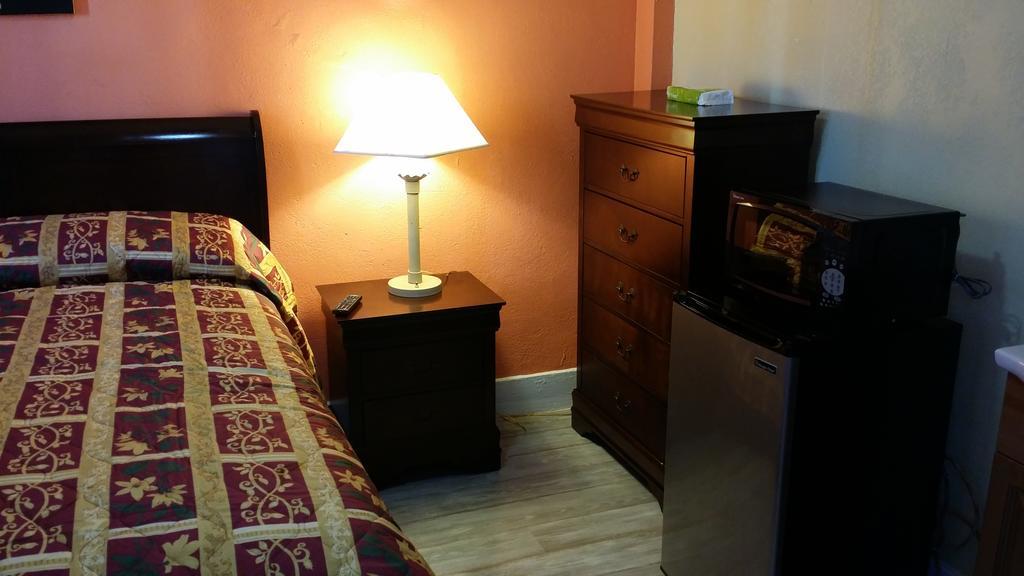 Desmond Hotel 2*