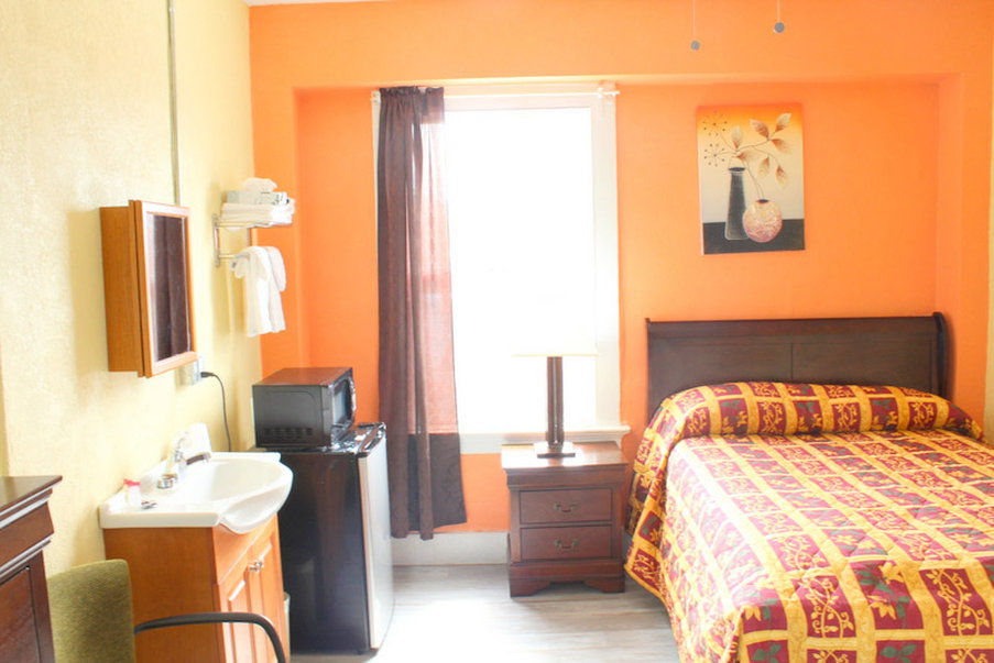 Desmond Hotel